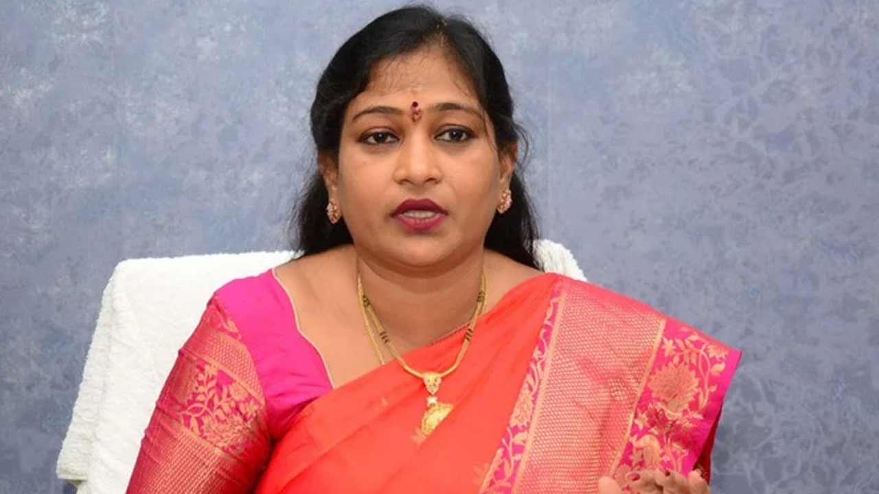 Vangalapudi Anitha | రెడ్‌ బుక్‌ అనేది కక్ష సాధింపు కాదు.. ఆ అధికారులపై చర్యలు.. ఏపీ హోంమంత్రి కీలక వ్యాఖ్యలు