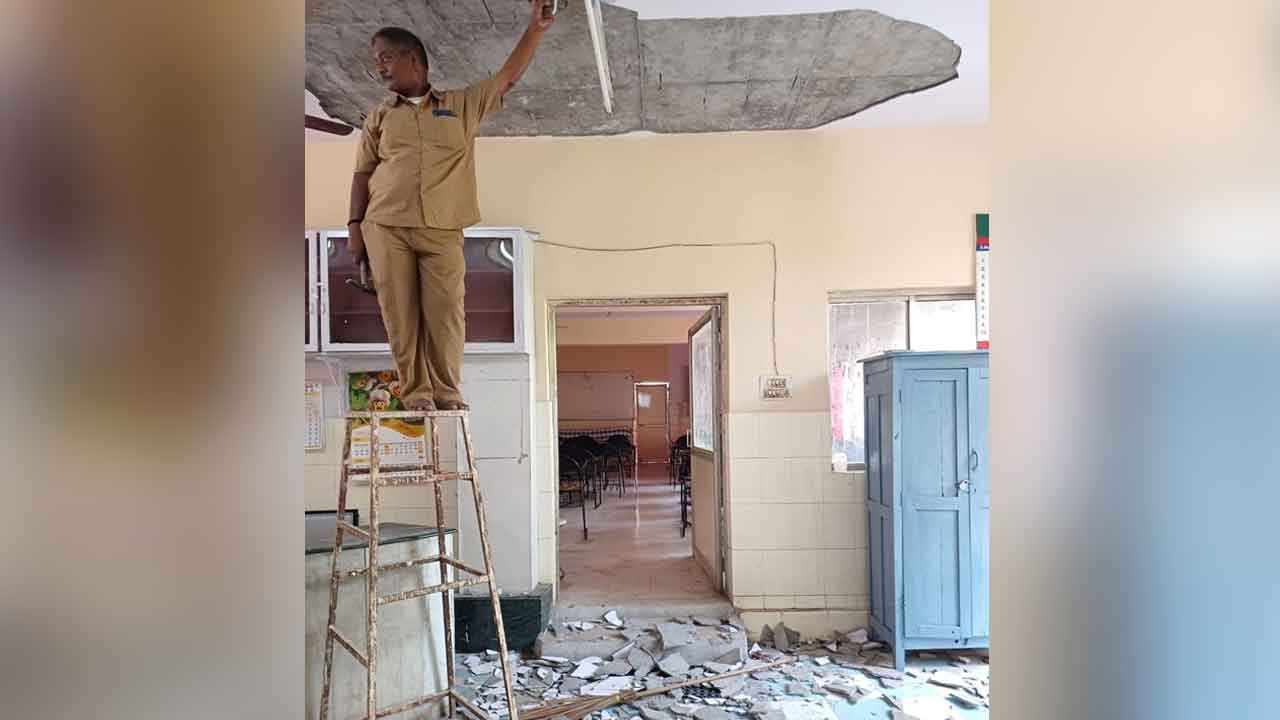 Hyderabad | దవాఖాన పైకప్పు పెచ్చులు ఊడి ఇద్దరు మెడికల్ విద్యార్థినులకు గాయాలు.. పరిస్థితి విషమం