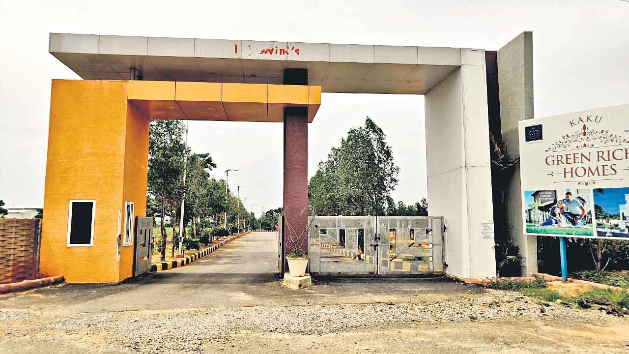 Pre Launch | గాల్లో ప్రీలాంచ్‌ మేడలు.. ఒక సంస్థ అనుమతితో మరోసంస్థ పేరిట విక్రయాలు!