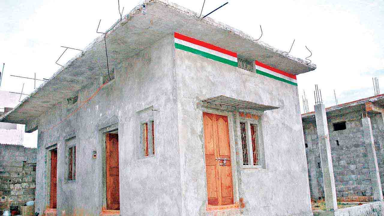 Indiramma Indlu | ఇందిరమ్మ ఇండ్లలో అవినీతి.. ఇండ్లు కట్టకుండానే బిల్లులు లేపిన అధికారులు