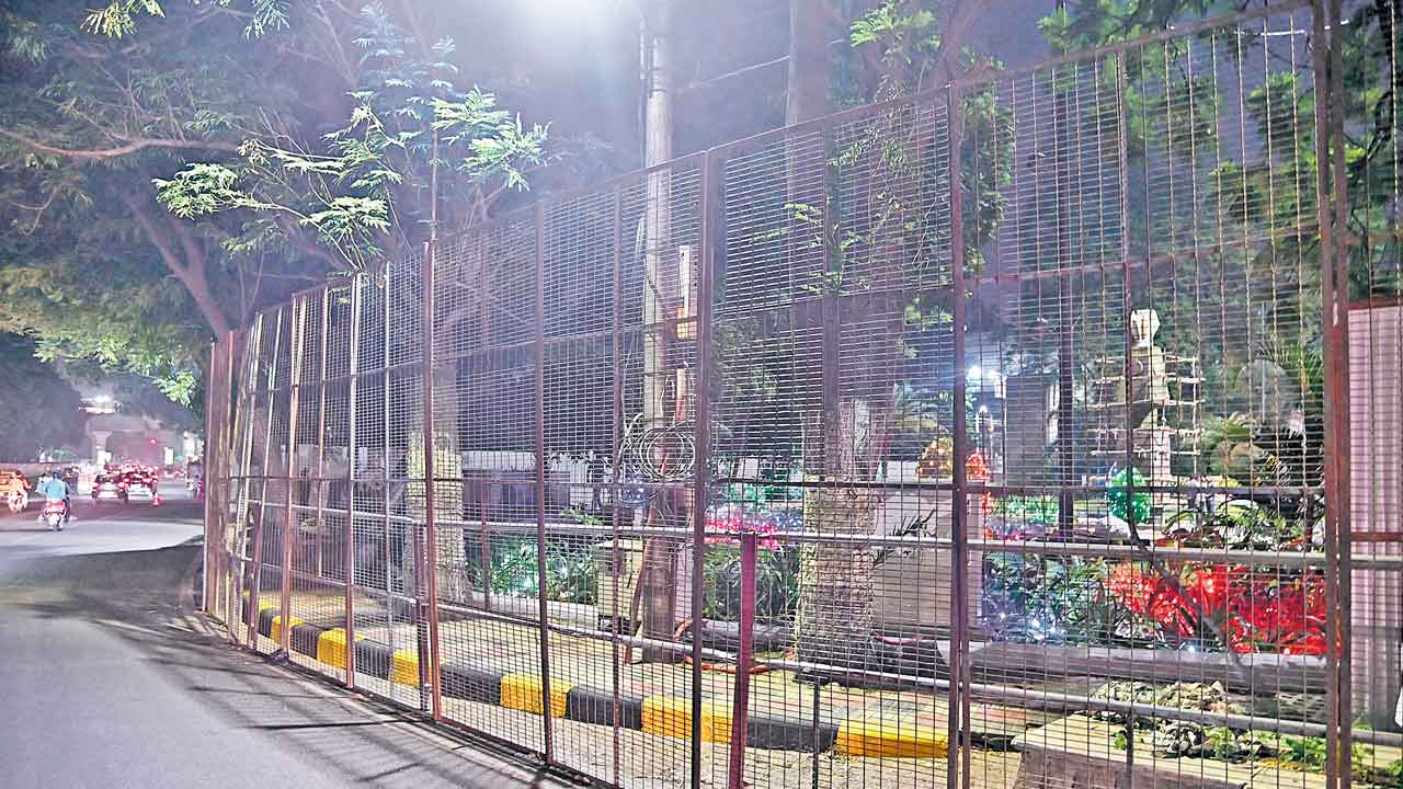 Gun Park | గన్‌పార్క్‌ చుట్టూ ఇనుప కంచె