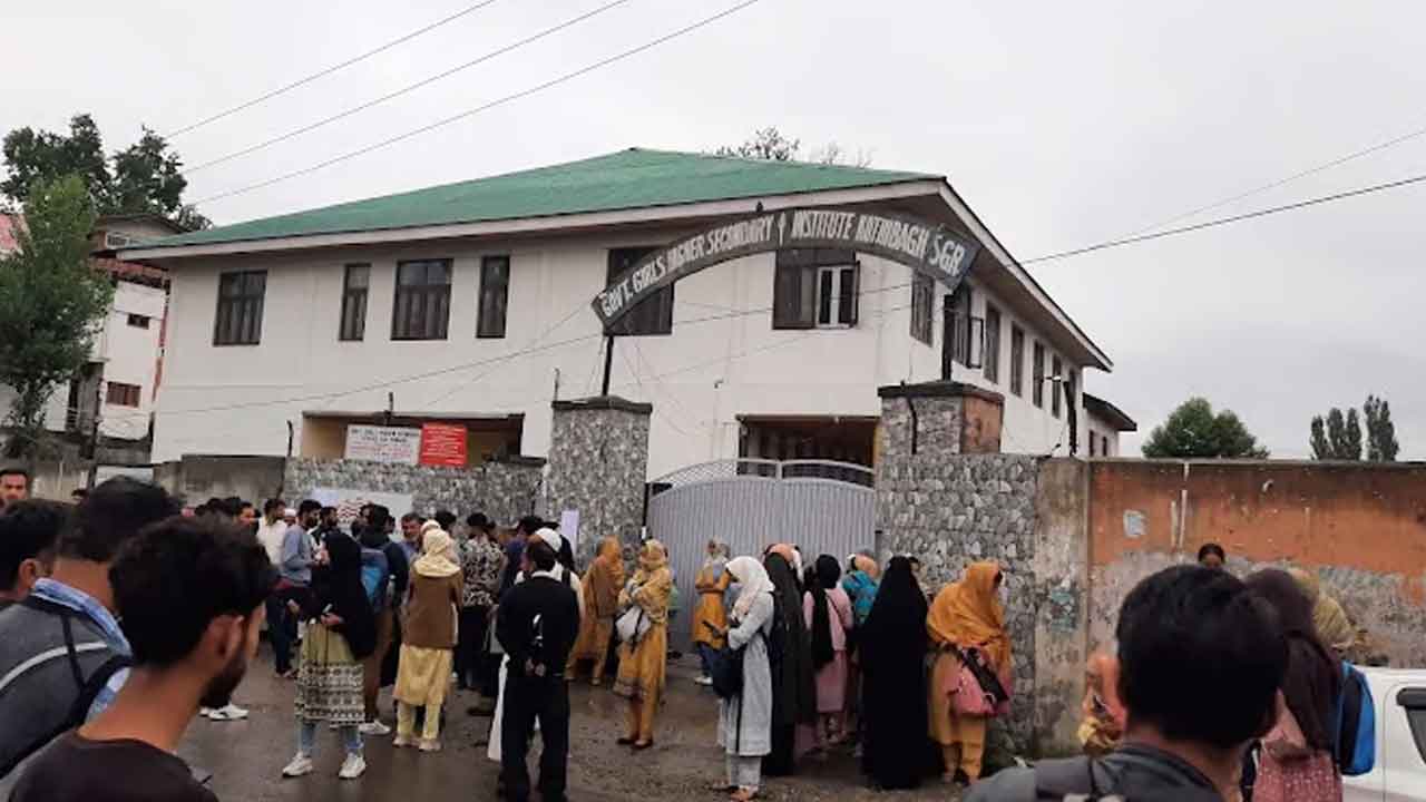 కశ్మీర్‌ బడుల్లో జాతీయ గీతాలాపన తప్పనిసరి