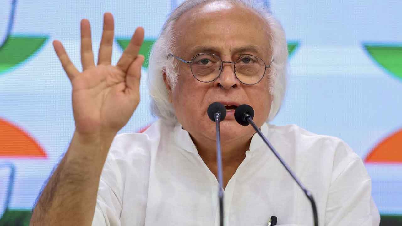 కలెక్టర్లకు అమిత్‌ షా బెదిరింపులు: కాంగ్రెస్‌