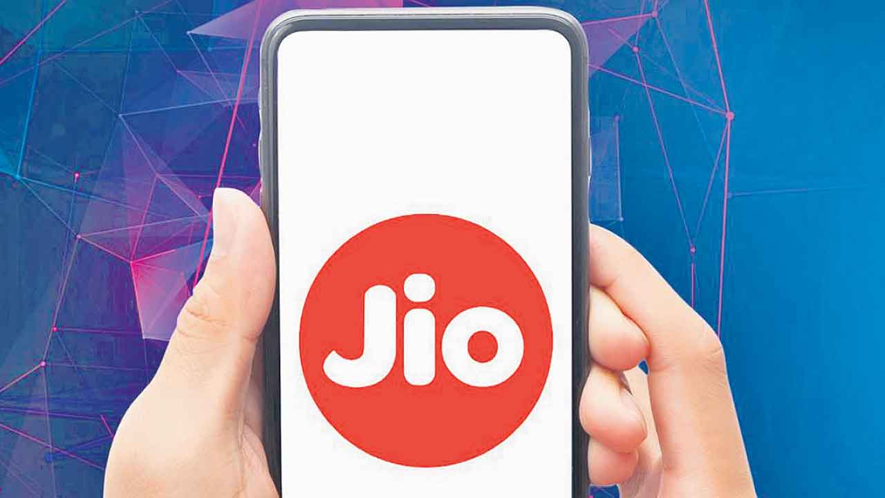 Jio | ఓటీటీ బెనిఫిట్ ప్లాన్లు కుదించిన రిలయన్స్ జియో..!