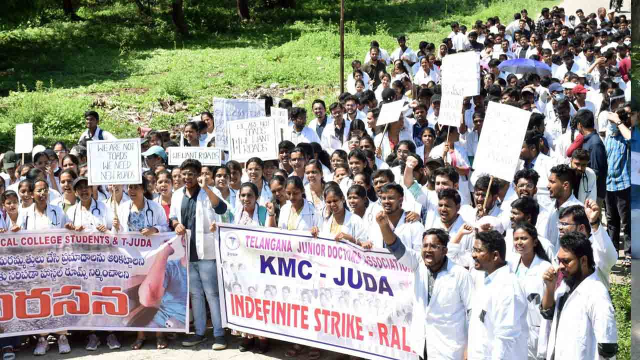 Junior Doctors | జూడాల స‌మ్మెకు దిగొచ్చిన కాంగ్రెస్ స‌ర్కార్.. ఆ మూడు మెడిక‌ల్ కాలేజీల‌కు రూ. 204.85 కోట్లు కేటాయింపు