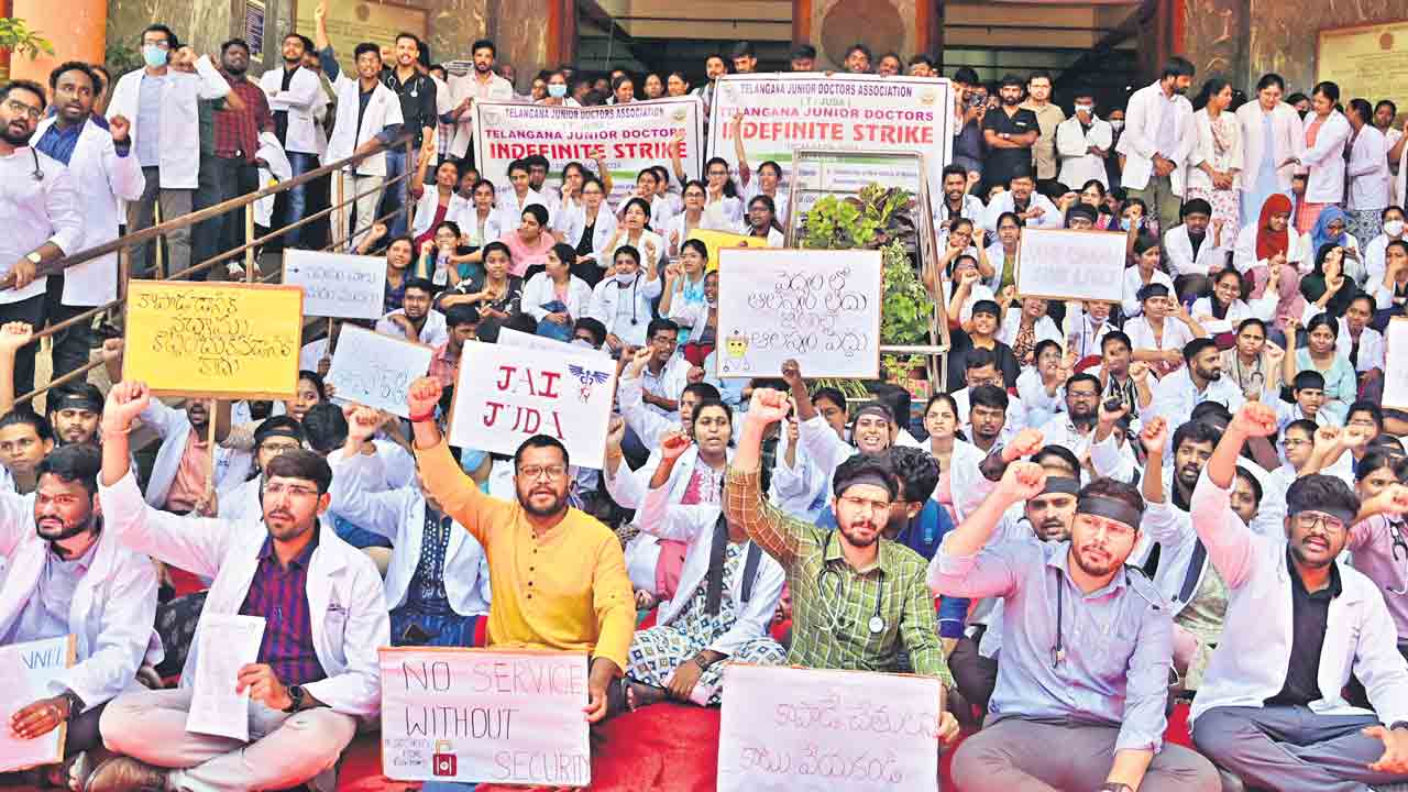Strike | జూడాల సమ్మెతో రోగులకు తప్పని ఇబ్బందులు