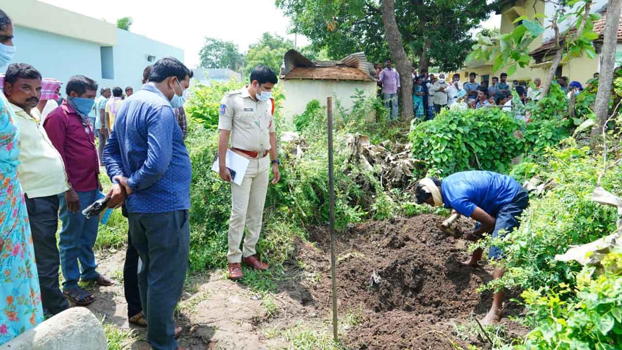 Wife killed husband | కామారెడ్డి జిల్లాలో దారుణం.. మామతో కలిసి భర్తను చంపిన భార్య