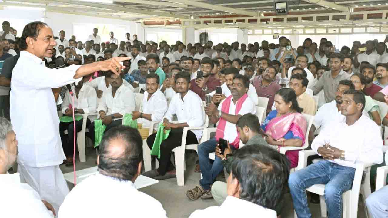 KCR | పార్టీని వీడి దొంగ‌ల‌తో క‌లిసేటోళ్ల గురించి బాధ‌లేదు.. రాష్ట్రం సాధించిన మ‌న‌కు గిదో లెక్క‌నా..? : కేసీఆర్