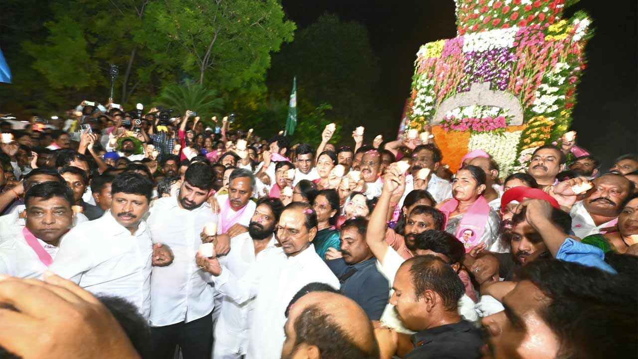 KCR | పదేండ్లలో సాధించిన ప్రగతిని ప్రస్తుత ప్రభుత్వం కొనసాగించాలి : కేసీఆర్‌