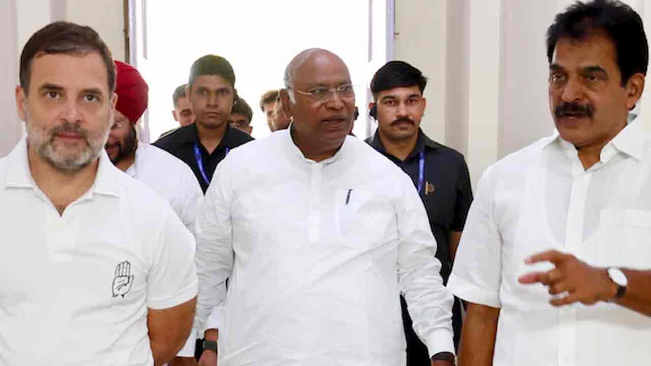 Lok Sabha Polls: ట‌ఫ్ ఫైట్ ఇచ్చిన ఇండియా కూట‌మి.. 300 మార్క్ దాటిన ఎన్డీఏ