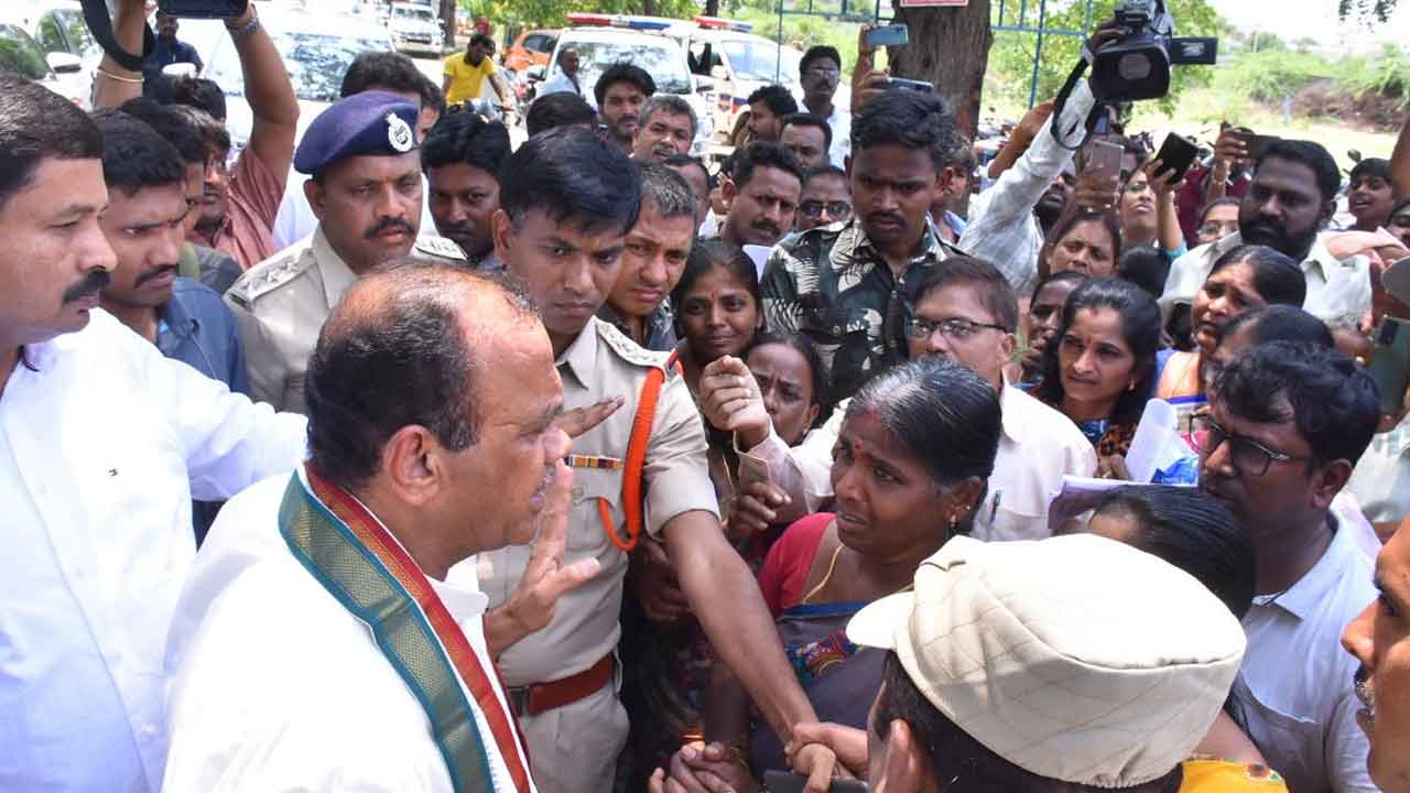 Komati Reddy | నల్లగొండ జిల్లాలో మంత్రి కోమటిరెడ్డిని అడ్డుకున్న బైపాస్ రోడ్ బాధితులు