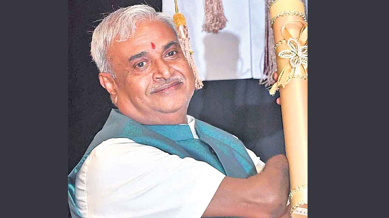 సవాళ్లను దాటుకుని సమాజసేవ