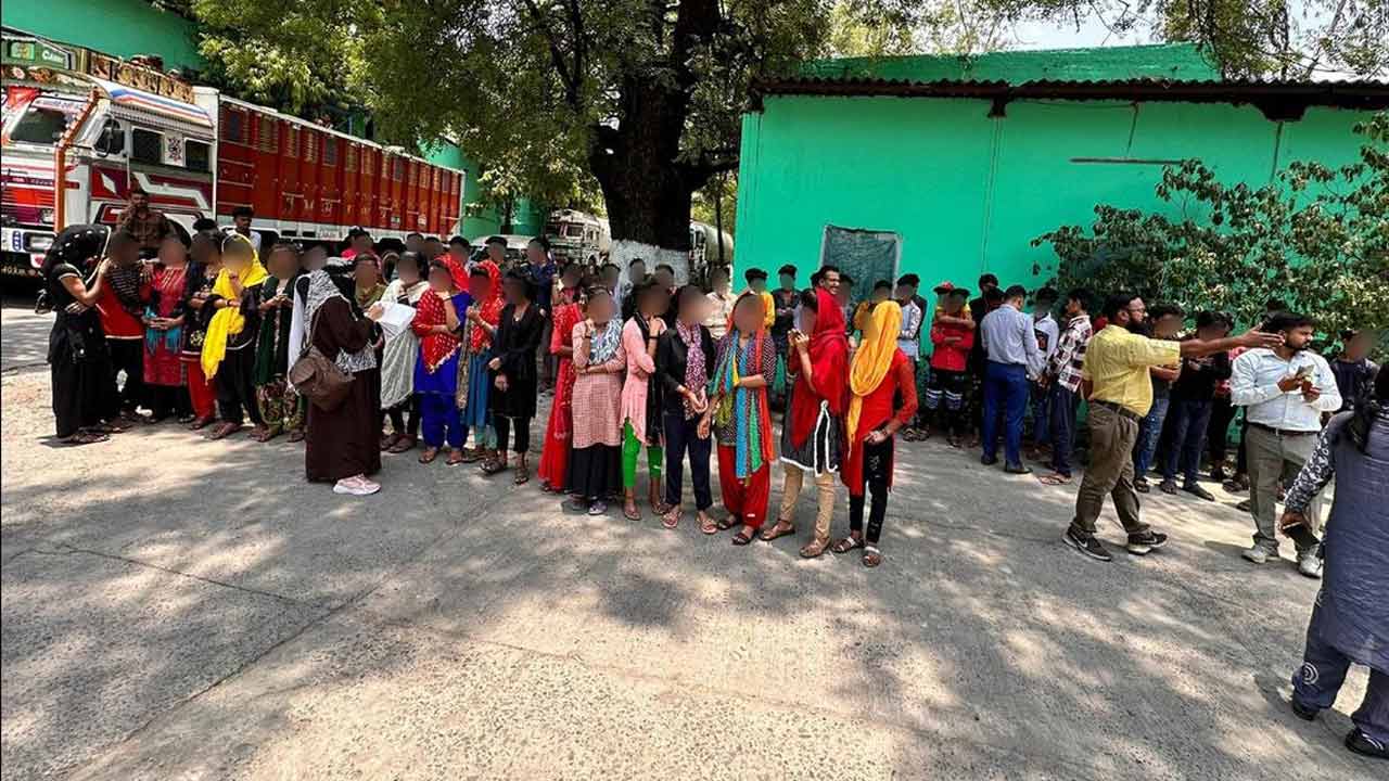 సోమ్‌ లిక్కర్‌ ఫ్యాక్టరీలో బాల కార్మికులకు విముక్తి