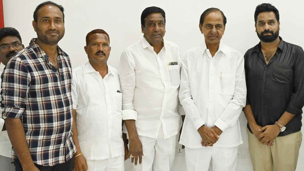 KCR | బీఆర్‌ఎస్‌ అధినేత కేసీఆర్‌ను కలిసిన లోక బాపు రెడ్డి