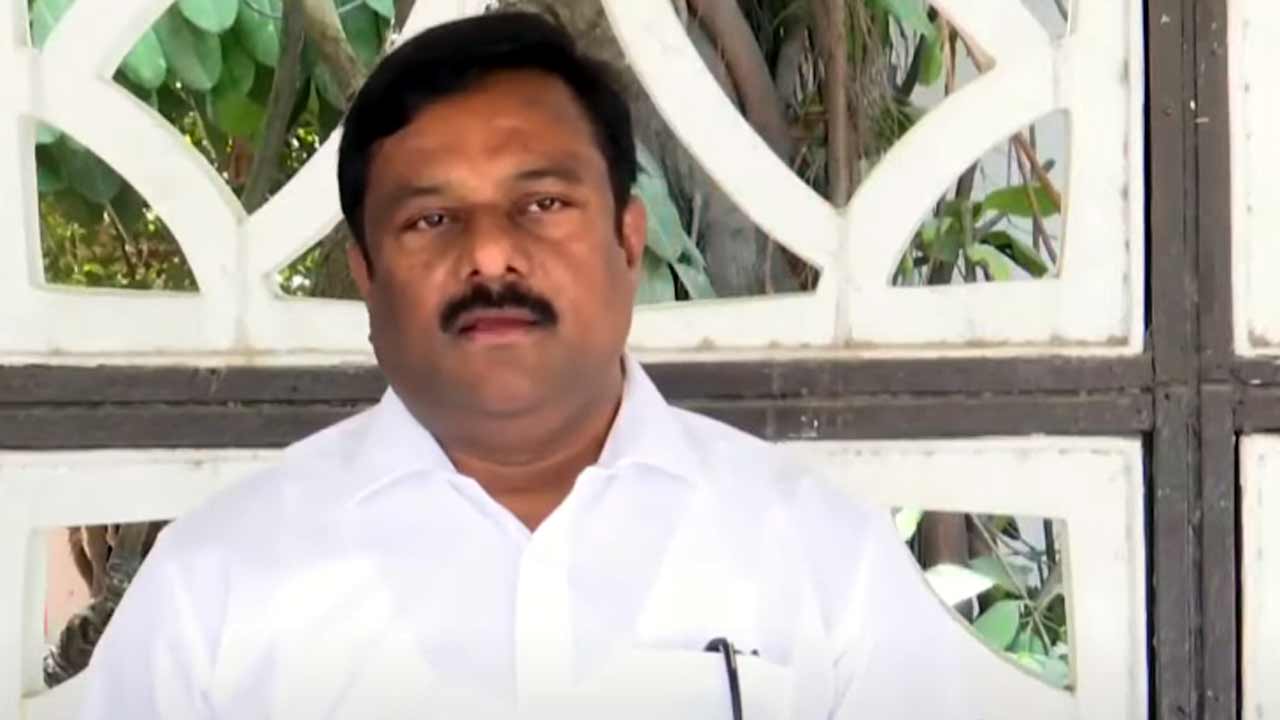 KCR | కేసీఆర్‌ పేరు ఉందని 25 లక్షల పుస్తకాలు వాపస్‌.. కాంగ్రెస్‌ ప్రభుత్వంపై మహేశ్వర్‌ రెడ్డి ధ్వజం