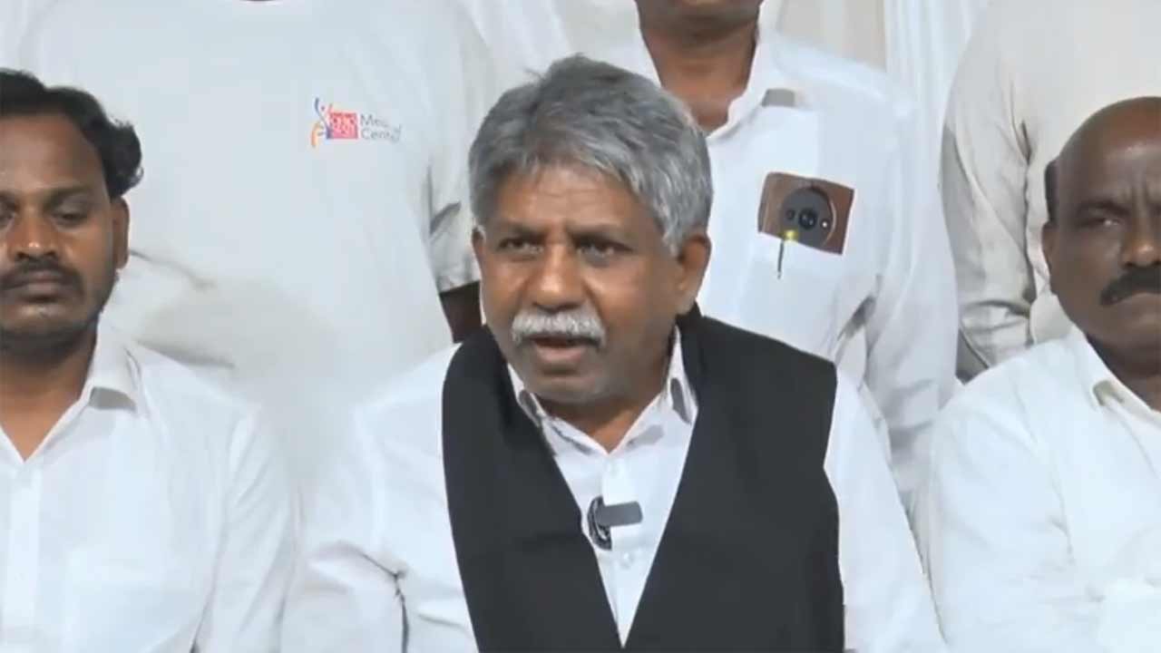 అందెశ్రీ పాటలో రెడ్డి పేరు లేదని మిగతా కులాల పేర్లు కూడా తీయించాడు .. రేవంత్ రెడ్డిపై మందకృష్ణ మాదిగ సెటైర్