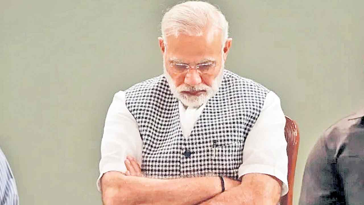 మోదీకి 3 లక్షల ఓట్లు మైనస్‌