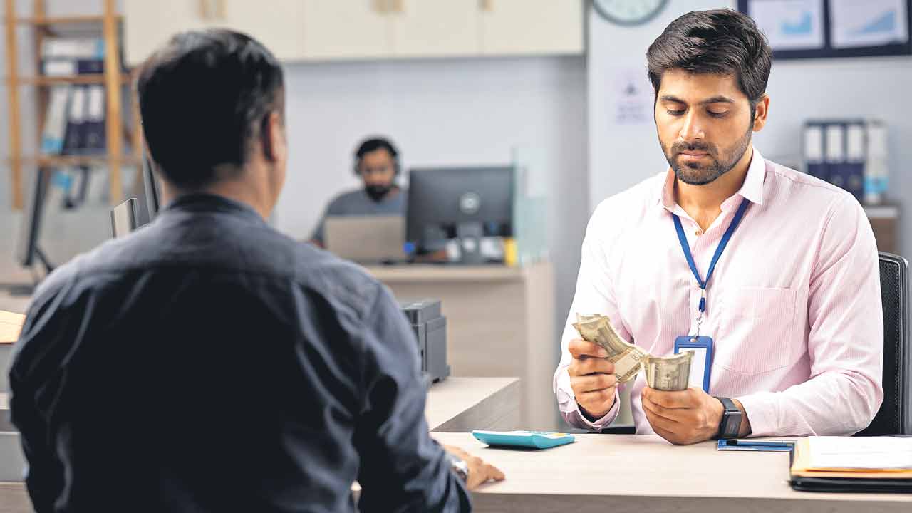 ఆస్తి అమ్మేయండి.. అప్పుడే బాగుంటారు!