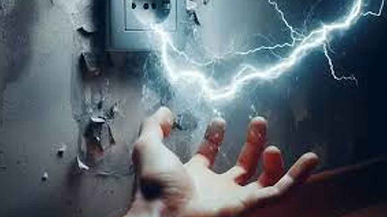 కరెంట్‌ షాక్‌తో రైతు మృతి