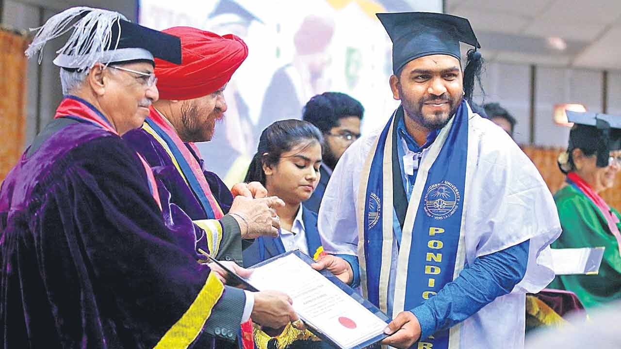 జియో ఇన్ఫర్మేటిక్స్‌ విద్యార్థికి డాక్టరేట్‌