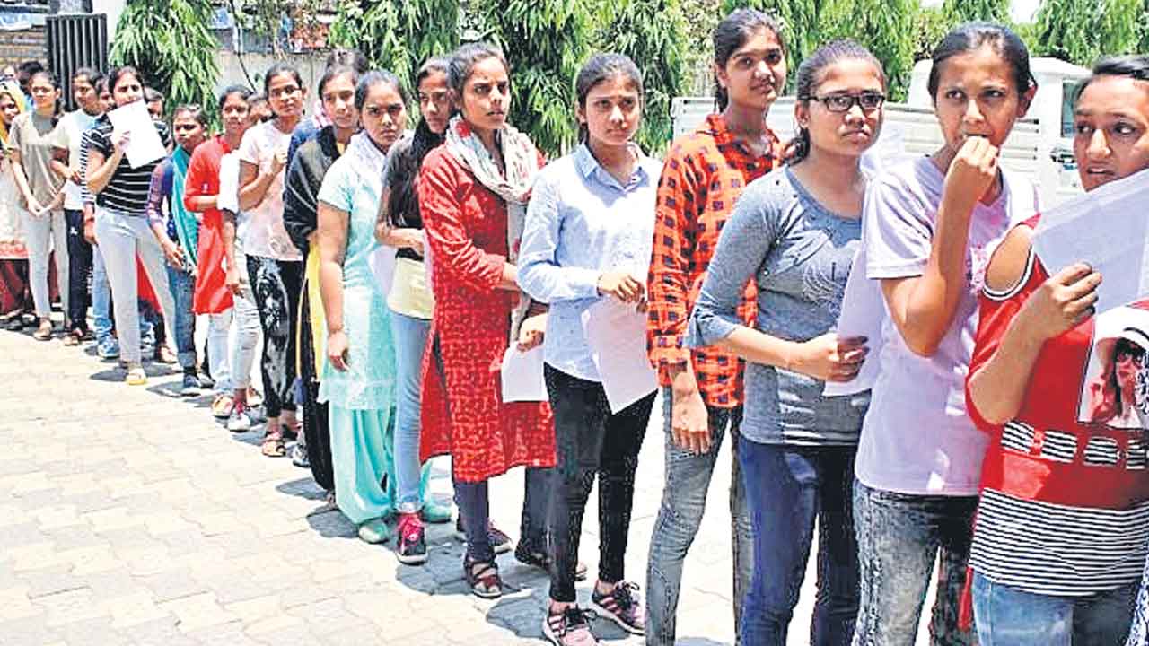 అంగట్లో వైద్య విద్య!