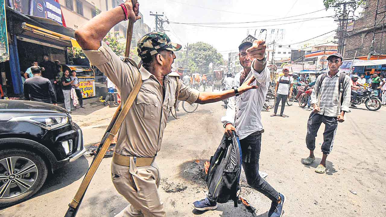 NEET UG | అంగట్లో నీట్‌ పేపర్‌.. ఖరీదు రూ.30 లక్షలు
