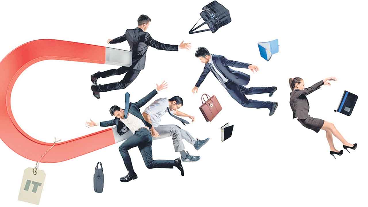 IT Companies | ఫ్రెషర్లకు ఐటీ సంస్థల దెబ్బ.. 10 వేల నియామకాలను నిలిపివేసిన కంపెనీలు!