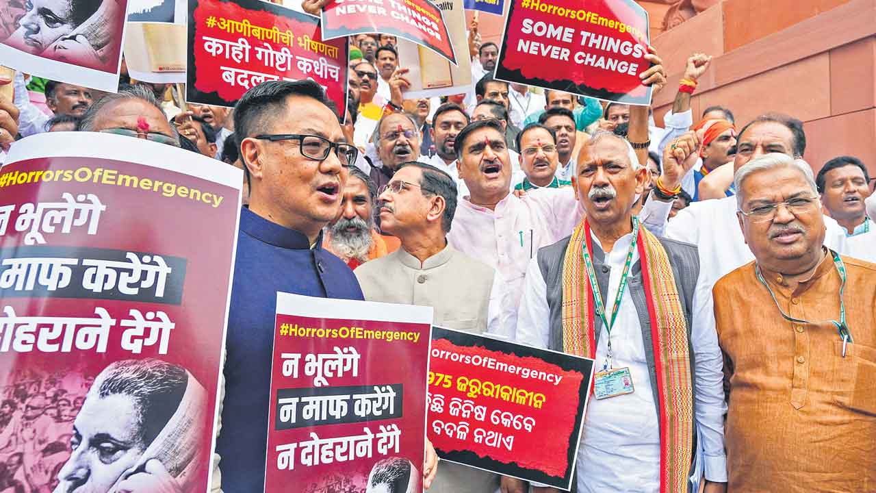 ఎమర్జెన్సీ.. ఓ చీకటి అధ్యాయం