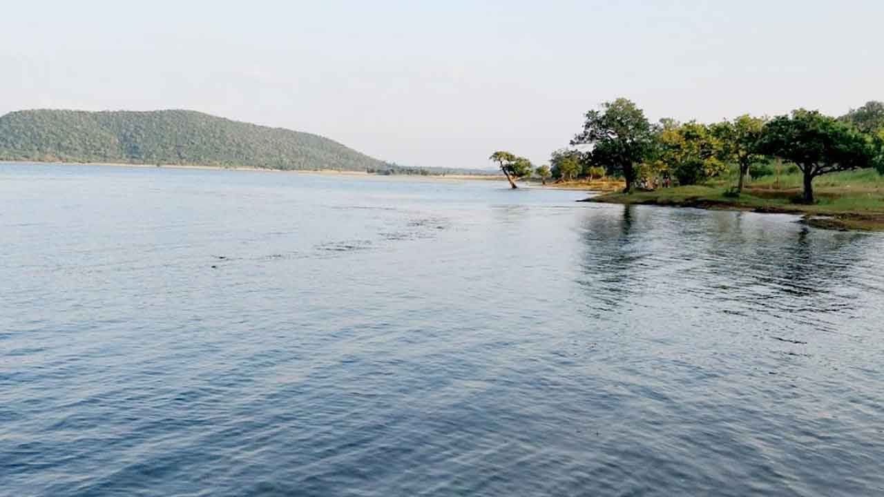 Crocodile attack | మొసలిదాడిలో జాలరికి తీవ్రగాయాలు.. పాకాల సరస్సులో ఘటన