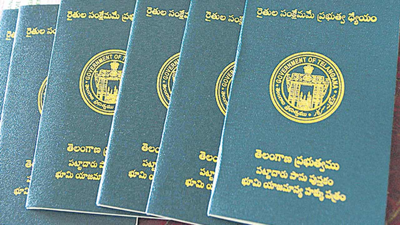 సిరిసిల్ల జిల్లాలో నకిలీ పాస్‌బుక్‌ల గుట్టురట్టు.. వ్యక్తి ఆరెస్ట్‌