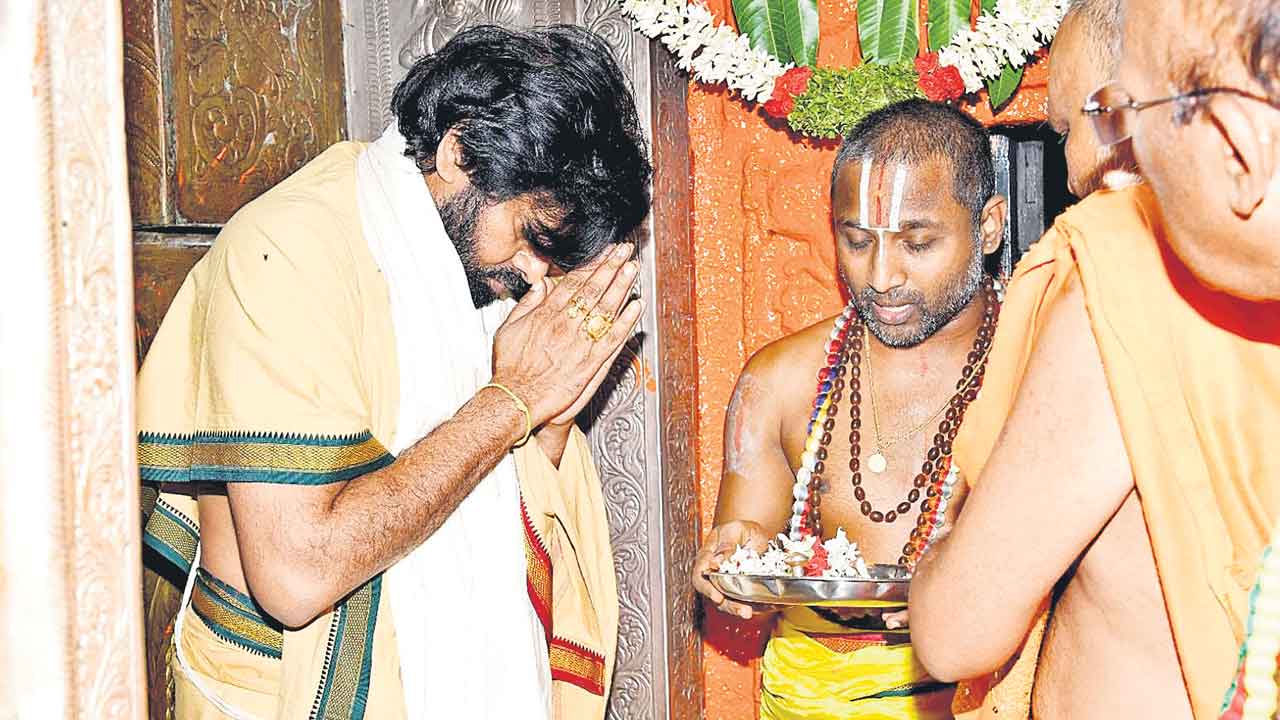 కొండగట్టులో ఏపీ డిప్యూటీ సీఎం పవన్‌కల్యాణ్‌