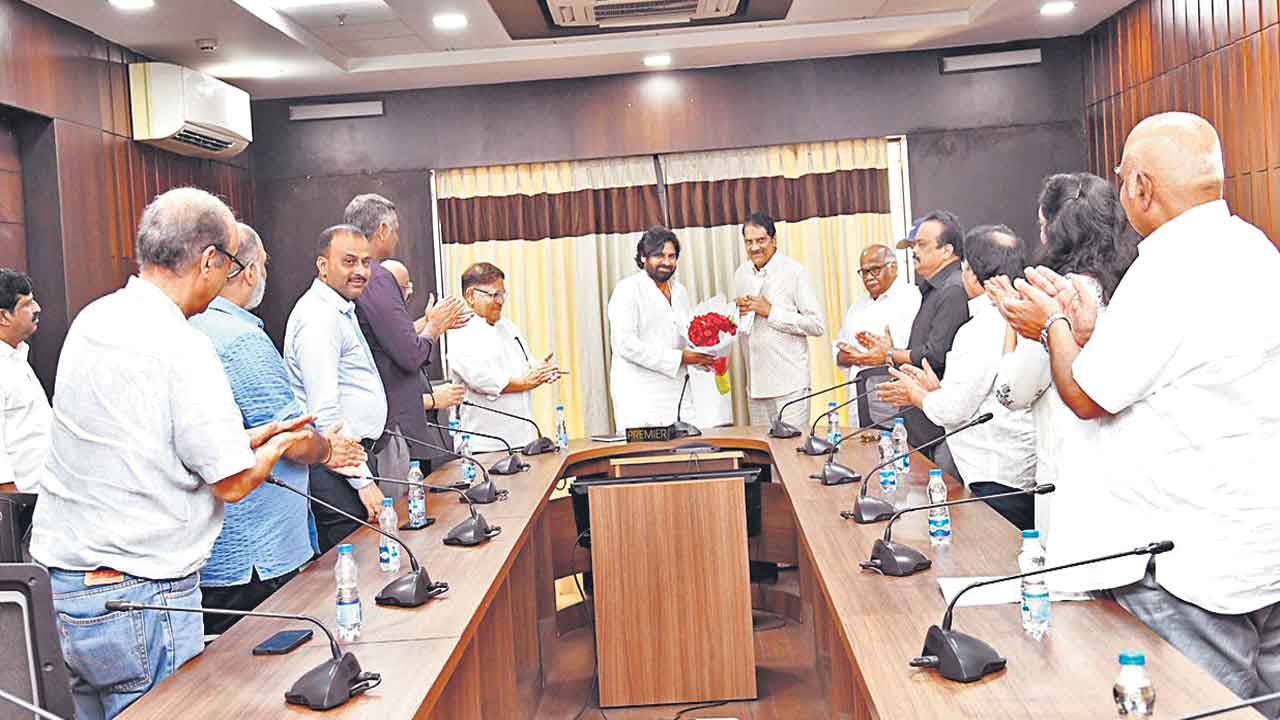 Pawan Kalyan | ఏపీ డిప్యూటీ సీఎం పవన్‌తో భేటీ తెలుగు సినీ నిర్మాతలు