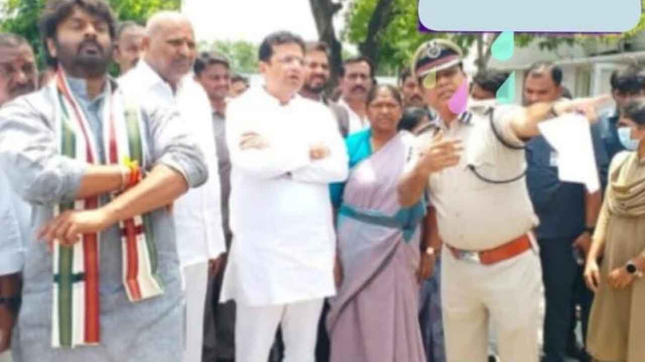 Peddapalli | హత్యకు గురైన బాలిక కుటుంబాన్ని పరామర్శించిన మంత్రులు