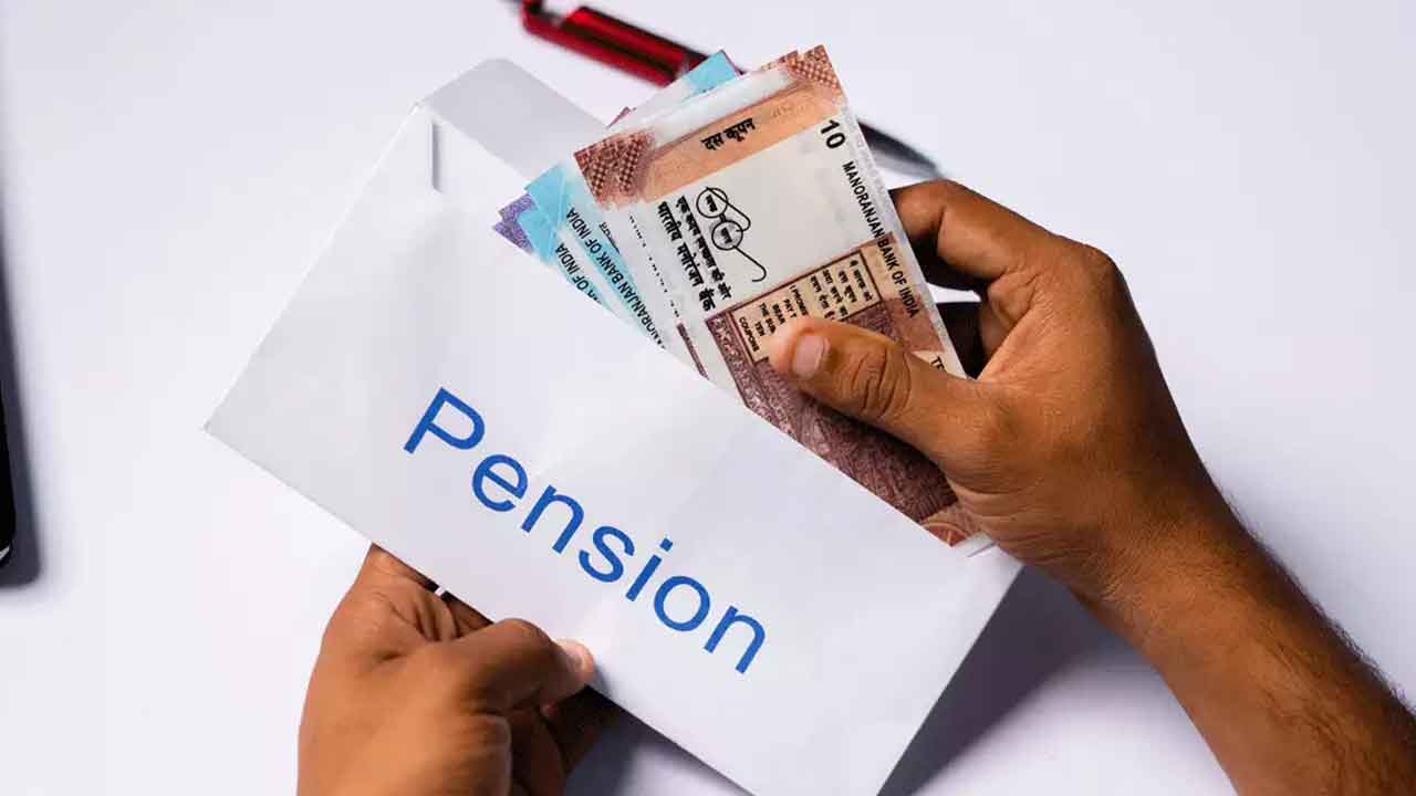 పింఛన్‌ బకాయిలను చెల్లించాలి!