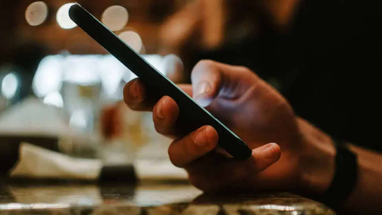 Congress | కాంగ్రెస్‌లో చేరండి.. చౌటుప్పల్‌ బీఆర్‌ఎస్‌ నేతకు ఓ అధికారి సలహా