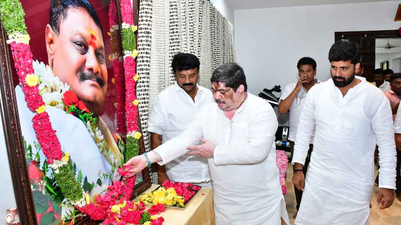 Minister Ponnam | కార్మికుల పక్షపాతి శంకర్ యాదవ్ : మంత్రి పొన్నం ప్రభాకర్