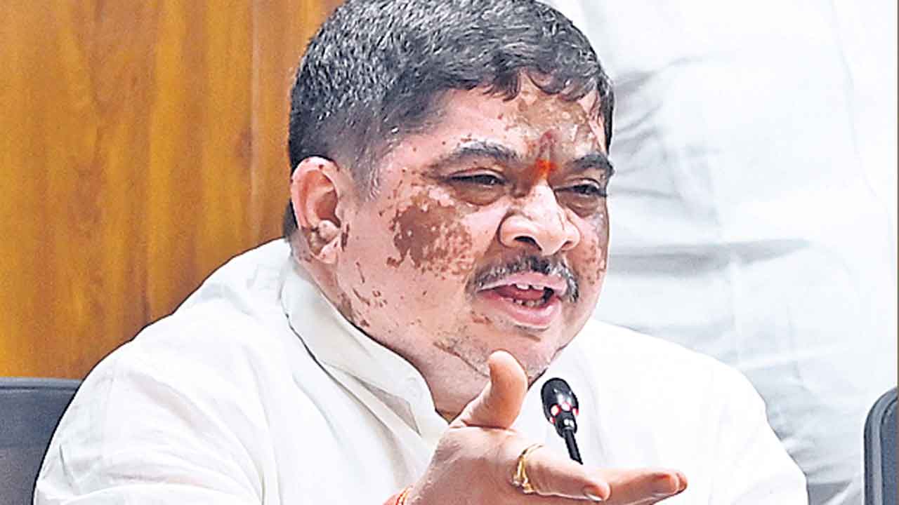 వాహన తనిఖీల టార్గెట్లు పూర్తిచేయాలి