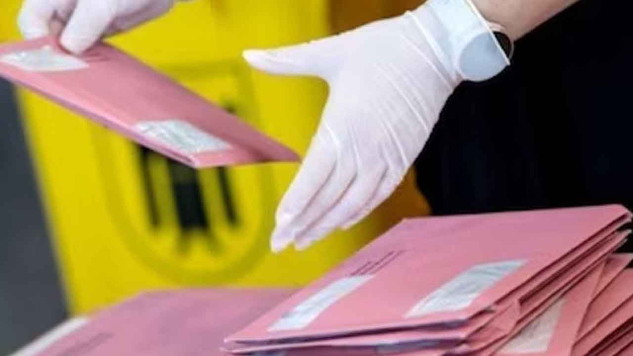 బీజేపీకి జైకొట్టిన ఉద్యోగులు