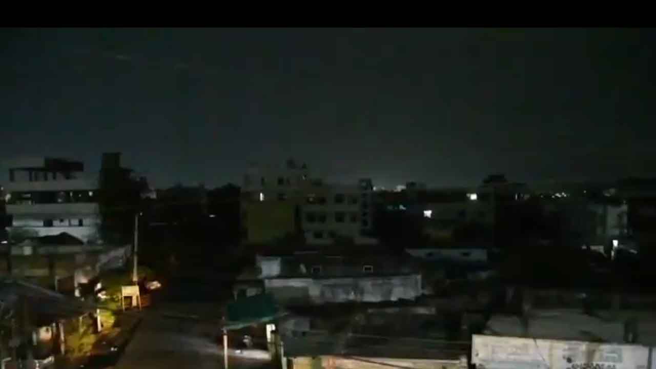 Power cuts | కొన్ని నెలలుగా కరెంట్ కోతలు.. అవస్థలు పడుతున్న మంచిర్యాల జిల్లా వాసులు