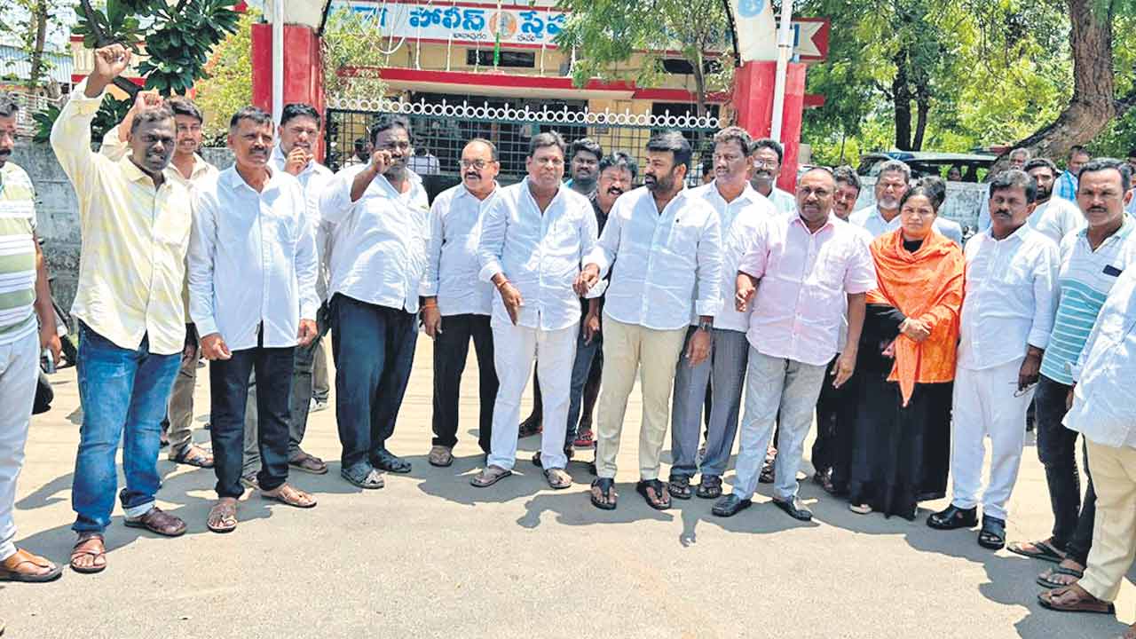 దరఖాస్తు చేస్తే అరెస్ట్‌!