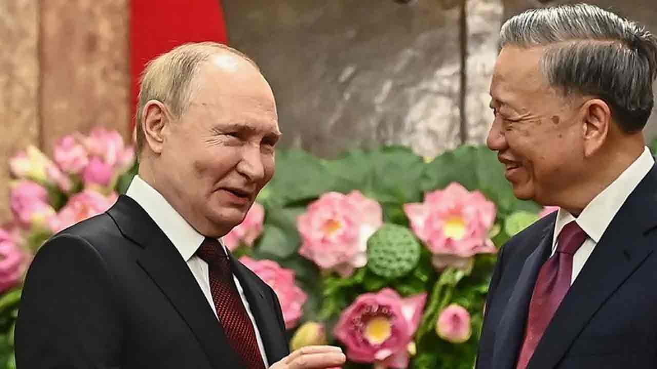 Putin: వియ‌త్నాం ప్ర‌ధానితో పుతిన్ భేటీ.. విక్ట‌రీ డే ప‌రేడ్‌కు ఆహ్వానం