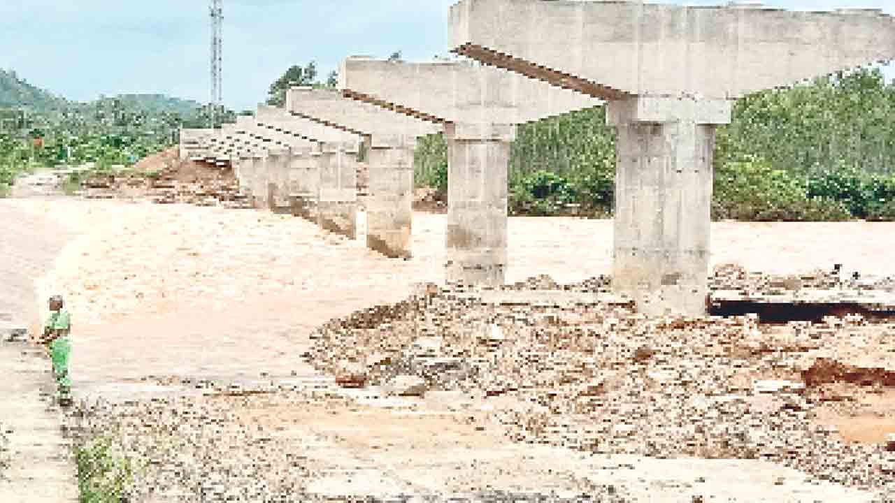 యాసంబైలుకు మోక్షమెప్పుడు?