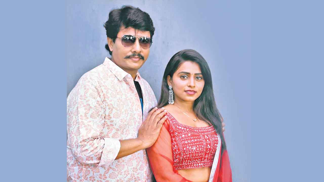 సీతాకోకై ఎగిరింది..