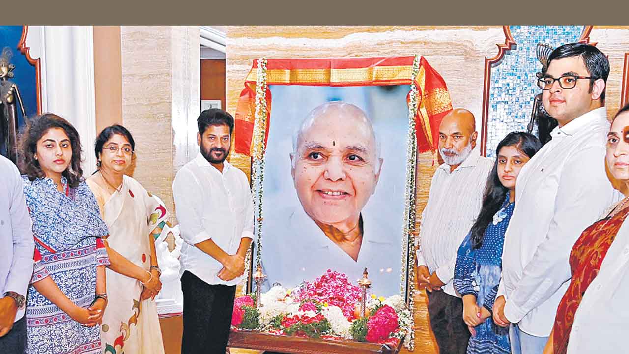 రామోజీకి సీఎం రేవంత్‌రెడ్డి నివాళి