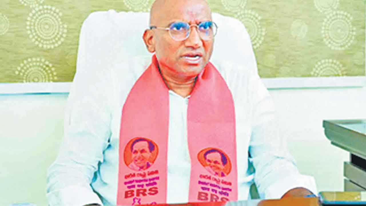 కేసీఆర్‌ చెప్పితే వినకపోతిరి