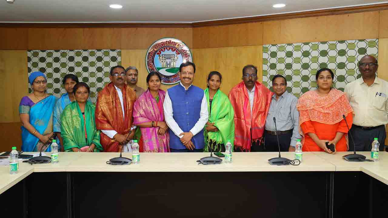 TGSRTC | కరీంనగర్ బస్స్టేషన్లో పుట్టిన చిన్నారికి జీవితకాలం ఉచిత బస్ పాస్