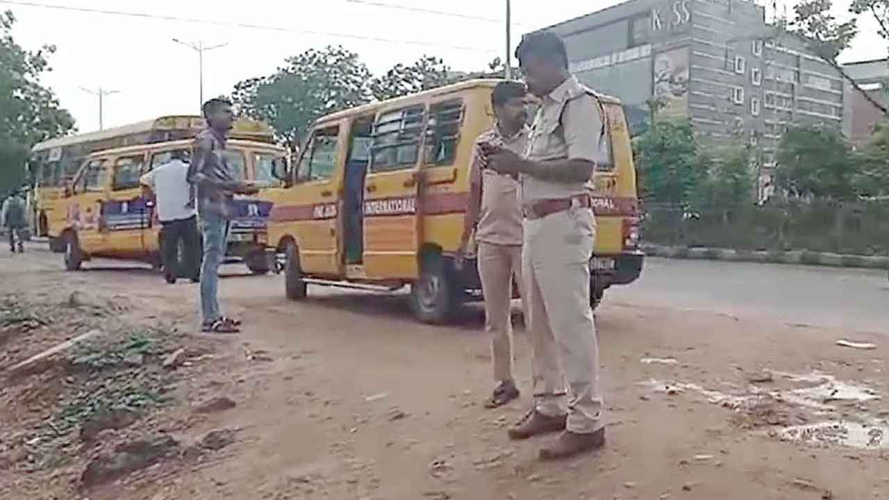 రంగారెడ్డి జిల్లాలో 46 బస్సులు సీజ్