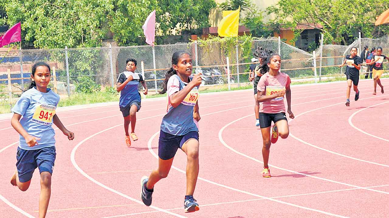 హోరాహోరీగా అథ్లెటిక్స్‌ పోటీలు