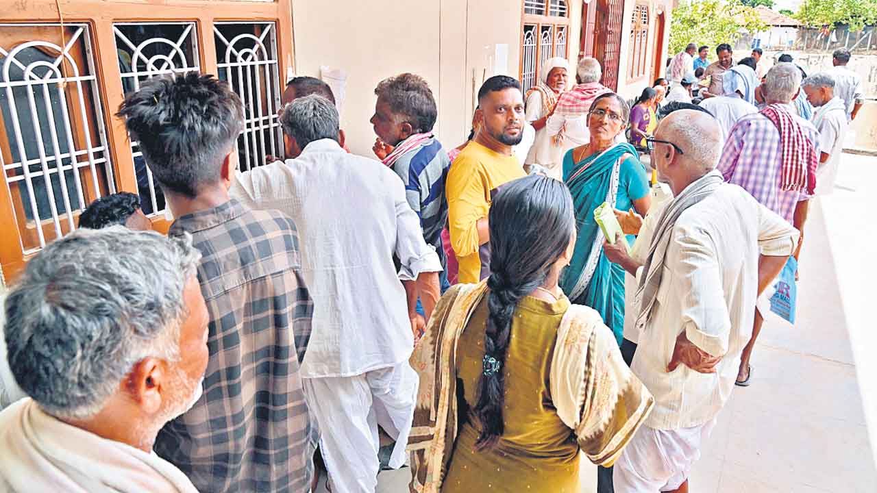 Rythu Bharosa | పెట్టుబడి సాయం వాయిదా పద్ధతిలో.. తొలుత 5వేలు.. తర్వాత 2500 ఇచ్చే యోచనలో సర్కార్‌..!