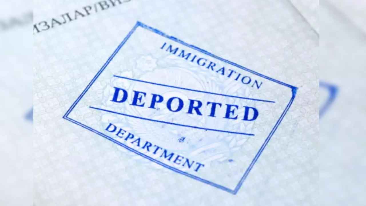 Indian Student | స్కాలర్‌షిప్‌ కోసం తండ్రి మరణించాడని నకిలీ సర్టిఫికెట్లు.. చివరికి ఏమైందంటే..